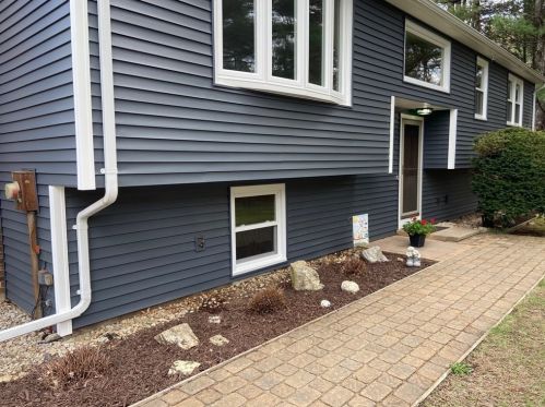 16 Hitching Post Rd, Amherst, MA 01002-1155