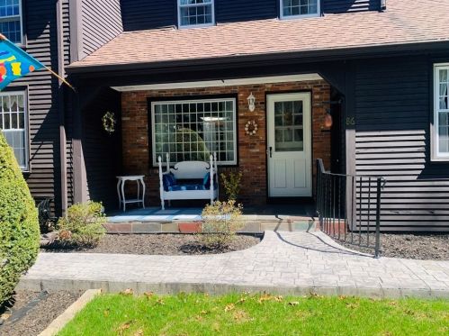 86 Overlook Dr, Montgomery, MA 01085-2517