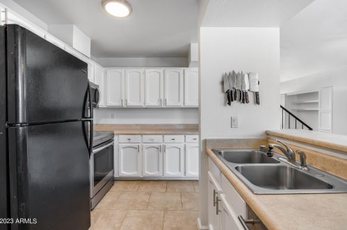 1944 Behrend Dr, Phoenix AZ 85027-3834 exterior