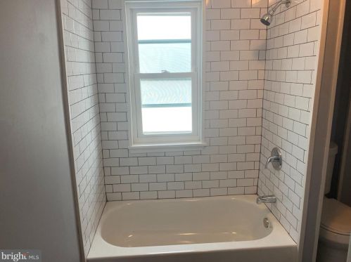 1055 Milton Ave, West Deptford NJ  08093-1731 exterior