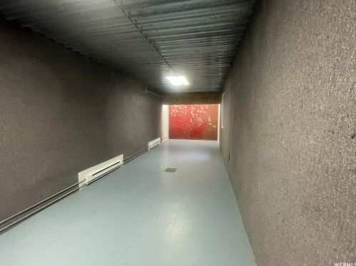 2193 Gyrfalcon Dr, Sandy UT 84092-4049 exterior