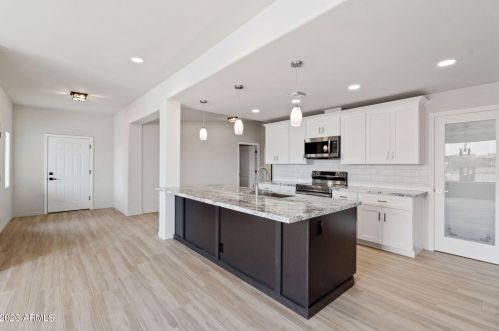 39068 15th Ave, Phoenix AZ 85086-7226 exterior