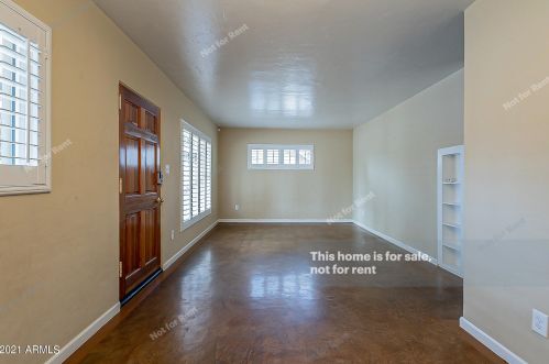 930 Denton Ln, Phoenix AZ 85014-2676 exterior