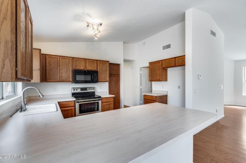 2021 Bluefield Ave, Phoenix AZ 85032-8817 exterior