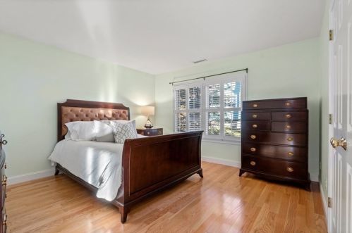 76 Lewis St, Newton MA 02458-1840 exterior