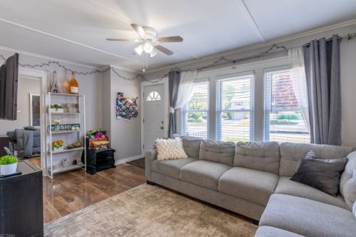 512 Ridgedale Ave, East Hanover NJ  07936-3009 exterior