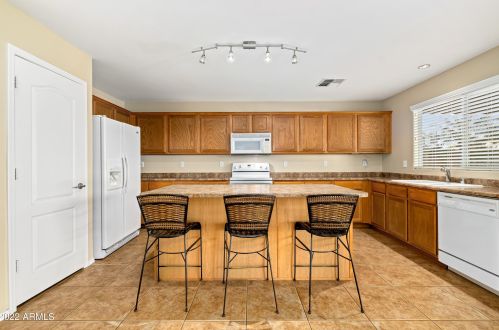 1928 Alta Vista Rd, Phoenix AZ 85041-5661 exterior