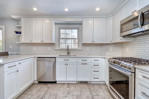 349 Cedar St, Dedham, MA 02026-3725