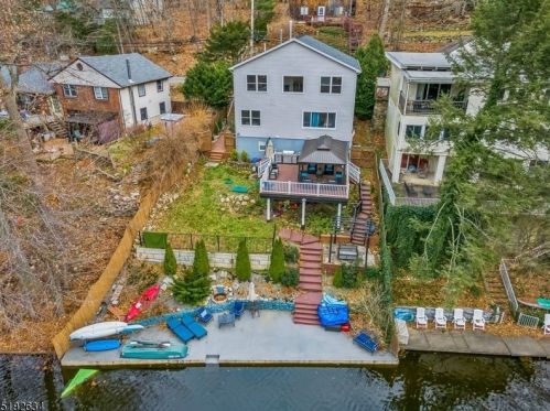 369 Skyline Lake Dr, Skyline Lakes, NJ 07456-1953