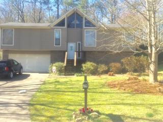 2423 Burgundy Dr, Birmingham AL  35244-2420 exterior