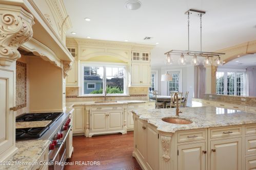 21 Vista Dr, Little Silver NJ  07739-1611 exterior