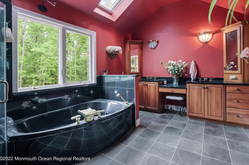 335 Veterans Hwy, Jackson Twp NJ 08527-2832 exterior