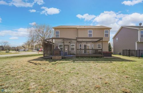 7 Shakespeare Dr, Valpo IN 46383-4129 exterior