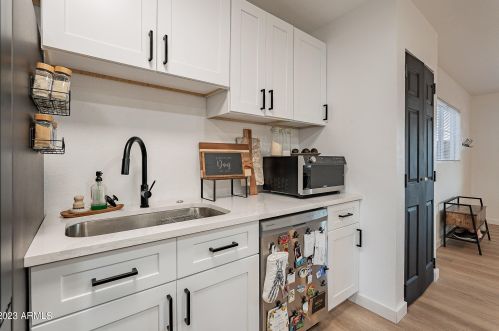 3320 Claire Dr, Phoenix AZ 85032-4933 exterior