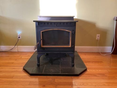 44 Dawson Rd, Worcester MA 01602-1213 exterior