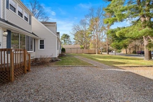 1086 Burt St, Taunton MA 02780-5166 exterior