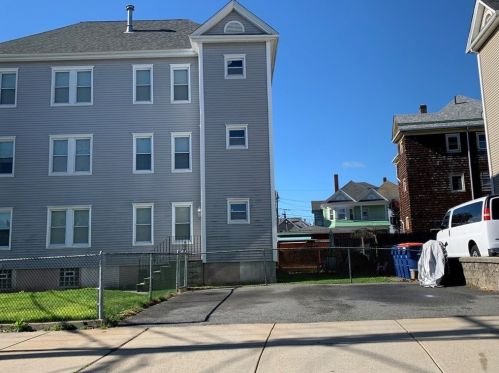 465 Bolton St, New Bedford, MA 02740-3168