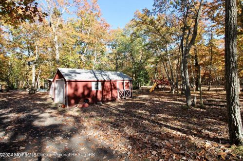 1062 Lakehurst Ave, Jackson Twp NJ 08527-5250 exterior