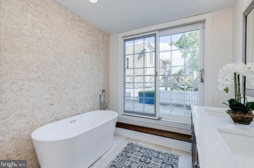 335 6 St, Philadelphia PA 19140-4560 exterior