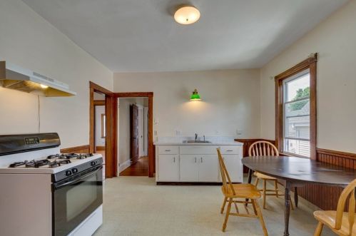 3 Beacon St, Quincy MA 02169-7117 exterior