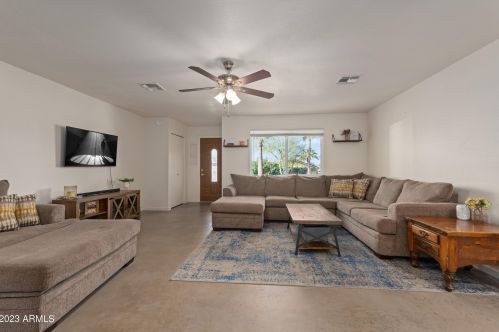 2231 Acoma Dr, Phoenix AZ  85022-4101 exterior