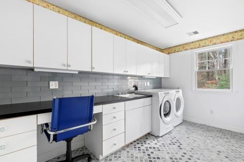 59 Crestview Rd, Milton MA 02186-3648 exterior