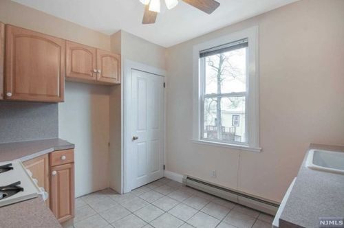 16 Argyle Pl, Kearny NJ 07032-2705 exterior