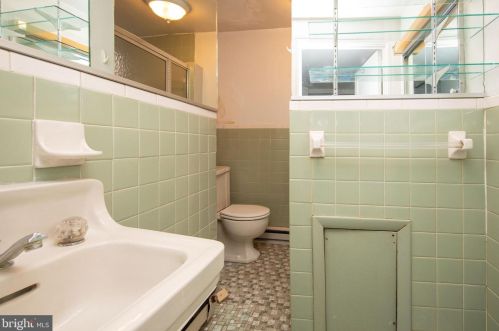 334 15 St, Philadelphia PA 19102-0010 exterior