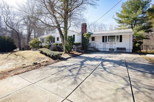 2 Chester Ave, Burlington MA 01803-1312 exterior