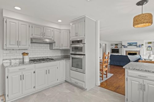 595 Riverview Dr, Chatham MA  02633-1117 exterior