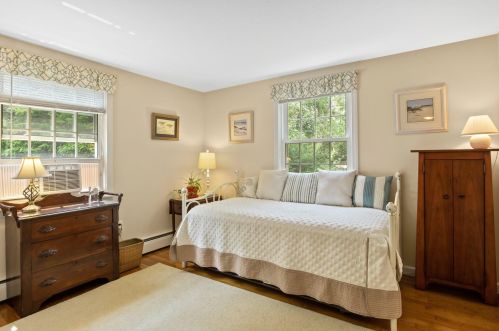 2 Uncle Zlotis Rd, Chatham MA 02633-1595 exterior