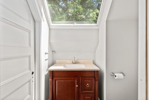 2054 Beacon St, Newton MA 02468-1445 exterior