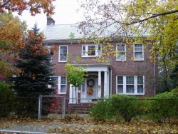 155 Woodward St, Newton, MA 02461-1342