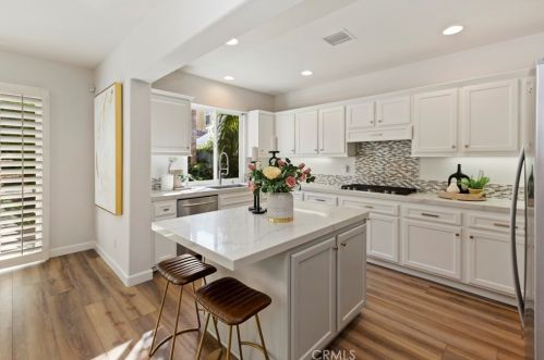 10 Hallwood, Irvine CA 92602-0944 exterior