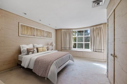 32 Brookshire Rd, Worcester MA 01609-1252 exterior