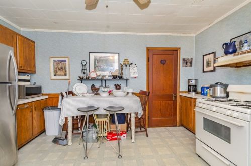 57 Gledhill Ave, Everett MA 02149-4049 exterior