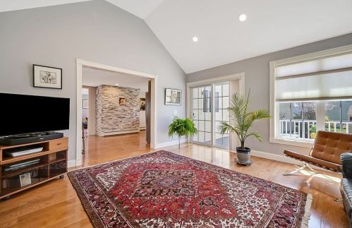 2 Trevor Ln, Worcester MA  01605-1081 exterior