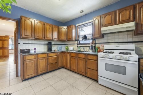 17 Prospect Pl, Belleville NJ  07109-2526 exterior