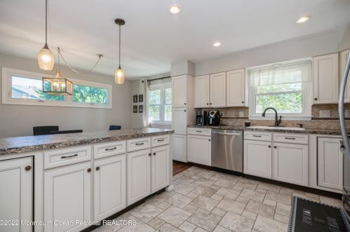 41 Holly Dr, West Deptford NJ 08096-3317 exterior