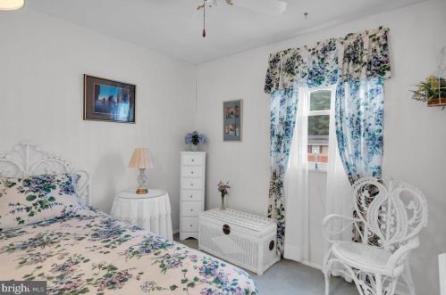 228 Somerset Rd, West Deptford NJ 08096-6066 exterior