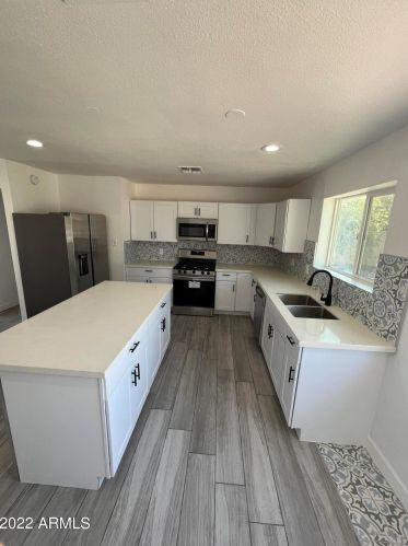 5707 Earll Dr, Phoenix, AZ 85031-3223