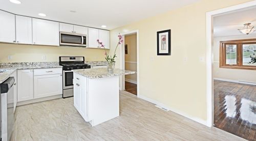 97 Floral St, Shrewsbury MA  01545-3225 exterior