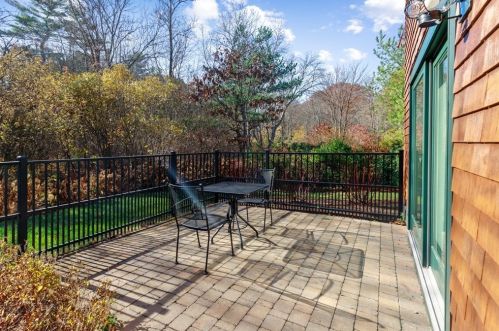 28 Raynor Dr, Hingham MA 02043-4882 exterior