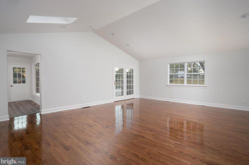 4 Locust Ave, Columbus NJ  08022-9504 exterior