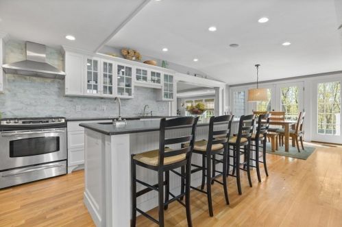 27 Fairview St, Hingham, MA 02043-4721