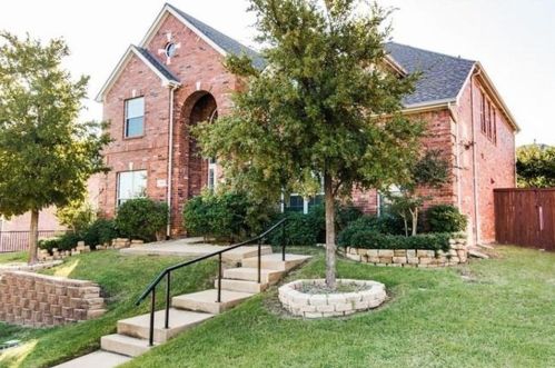 1016 Thorncliff Trl, Irving TX  75063-4497 exterior
