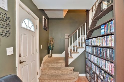 42 Raymond St, Fall River MA 02723-2823 exterior