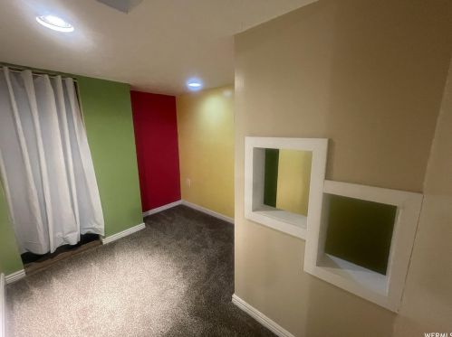 2193 Gyrfalcon Dr, Sandy UT 84092-4049 exterior