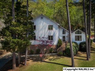 1805 Cross Creek Rd, Huntsville, AL 35802-3969