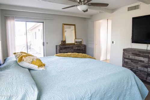 2322 Country Gables Dr, Phoenix AZ 85053-4532 exterior